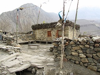 typical stone made houses on the way to Jomsom